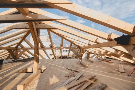 Comment choisir un couvreur charpentier qualifié pour vos travaux ?